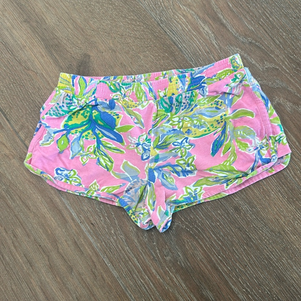 Lilly Pulitzer girls shorts. Color pink print. Size L 8-10.